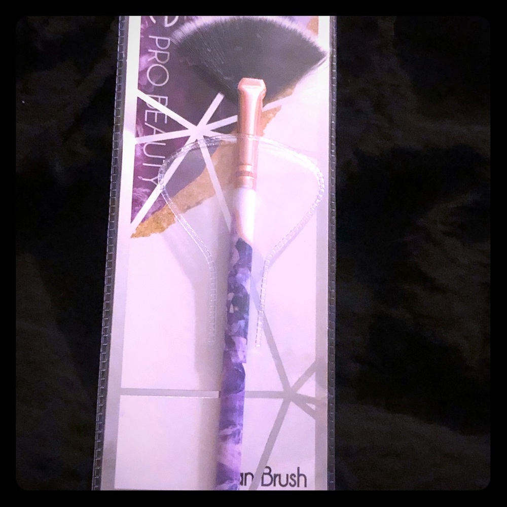 Fan Brush